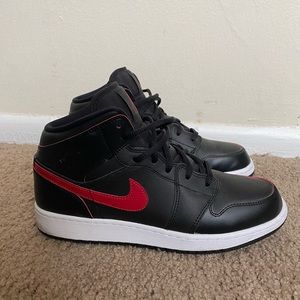 Air Jordan 1 Black/Red/White Mid - Big Kids